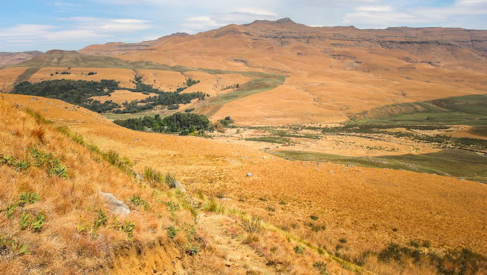 Bushman's Nek Hut in the distance