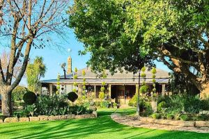 Omdraai Guest Farm and Venue